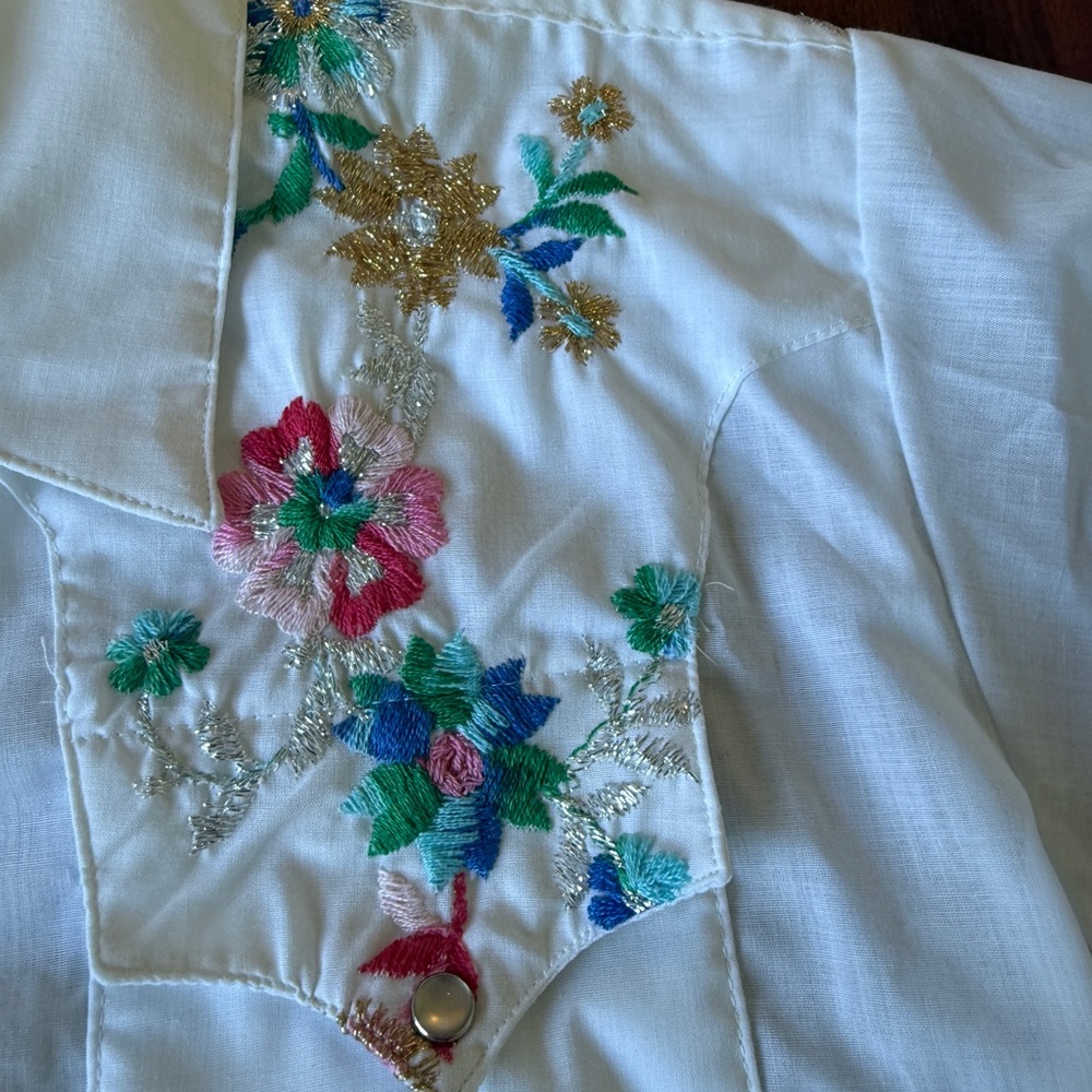 Rockmount Ranch Wear White Embroidered Floral Western Shirt - Picture 5 of 7